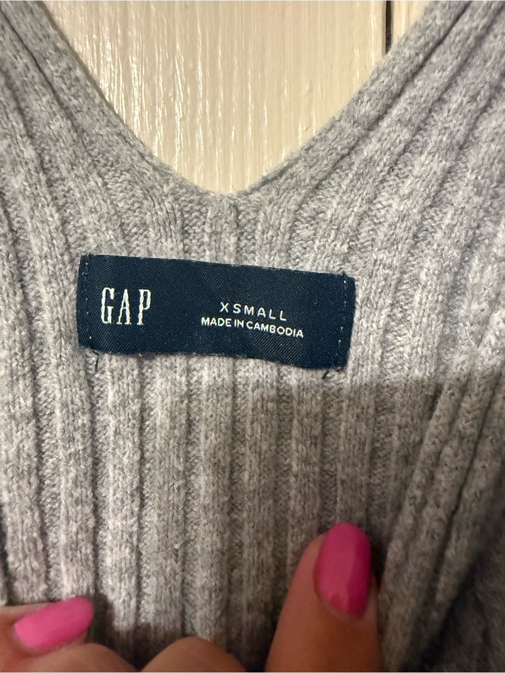 GAP Light Gray Ribbed V-Neck Tank - Picture 2 of 3